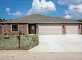 3140 N Oakland Ave, Springfield, MO 65803