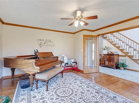 4th image of 2776 Linden Ln