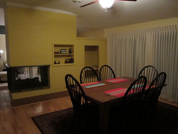 Dining room w/fireplace
