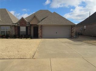 2001 SW Stonegrove Rd, Bentonville, AR 72712