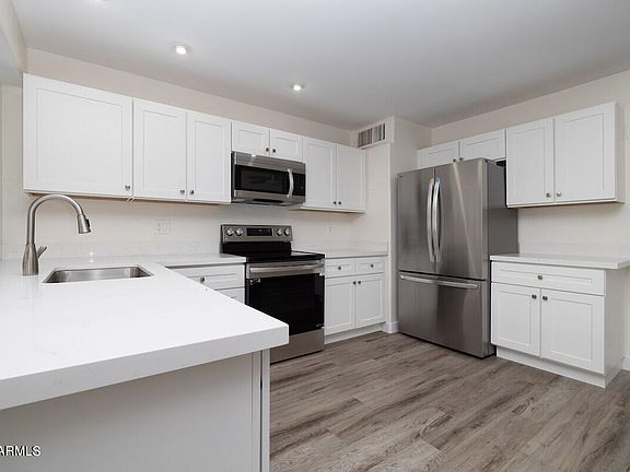 4th image of 3921 E DAHLIA Drive