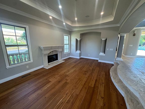 5th image of 734 Donata Ct