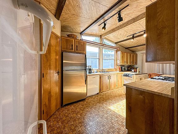 4th image of 389 Chateau La Salle Dr #389