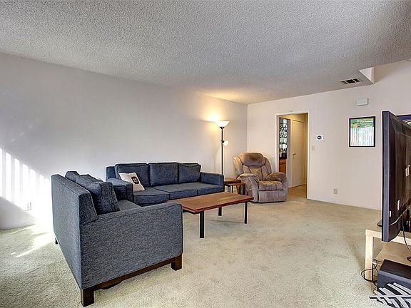 4th image of 339 Orizaba Ave Unit A
