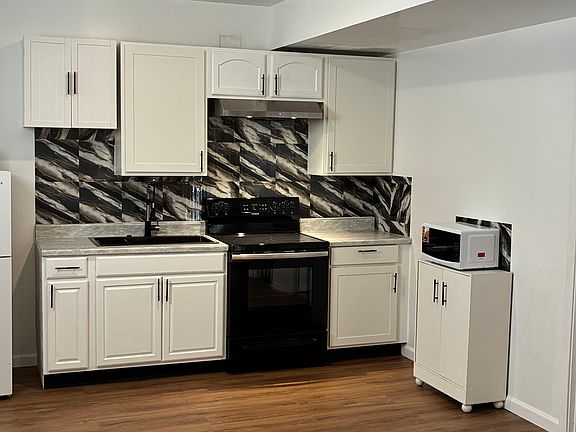 4th image of 8833 Pleasant Garden Ln