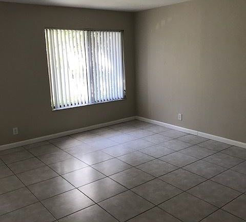 4th image of 571 N University Dr #45