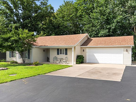 3rd image of 211 N Catamount Boulevard