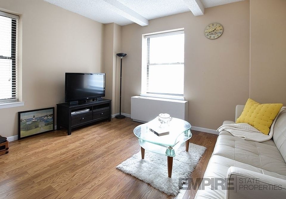 1st image of 150 W 51st St APT 1010