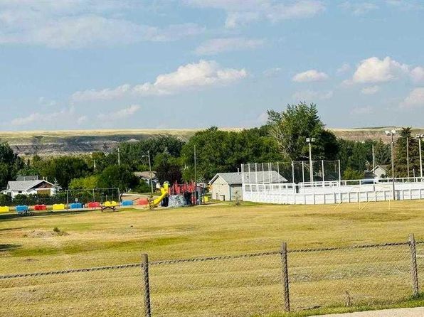 103 3rd St, Drumheller, AB T0J 0Y1