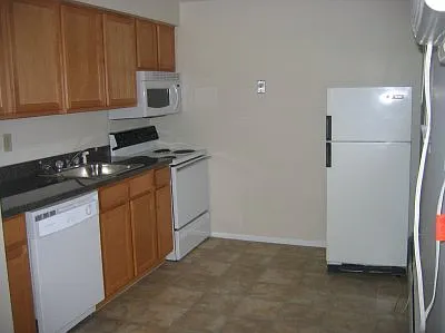 441 Ford Street — Photo 2
