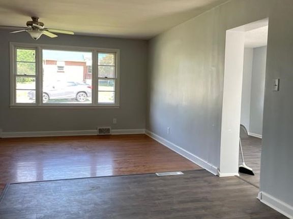 3rd image of 15 Baldwin St