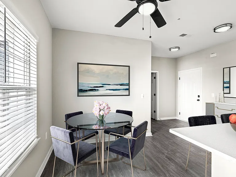The Dutton Luxury Apartments — Photo 6