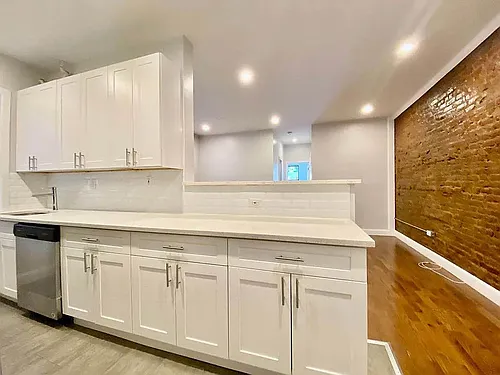 141 Nagle Ave #2G Photo 1