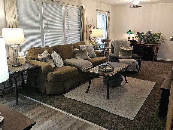 3rd image of 10001 Dunbarton Dr SE