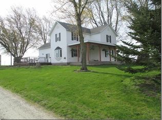 19492 Ridge Rd, Sterling, IL 61081