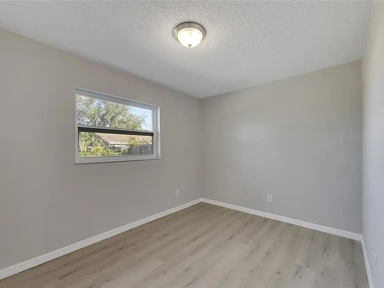 527 Fox Run Trl — Photo 31