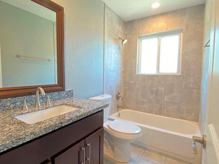 3411 Lynridge Dr #B — Photo 22