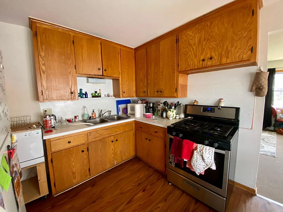 1st image of 839 25th Ave SE #1