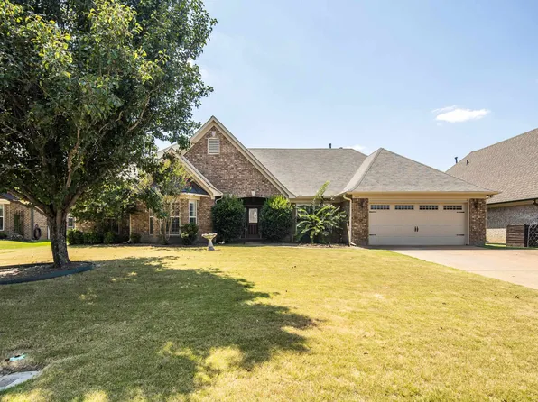 385 Lewis Fairway Cir, Oakland, TN 38060