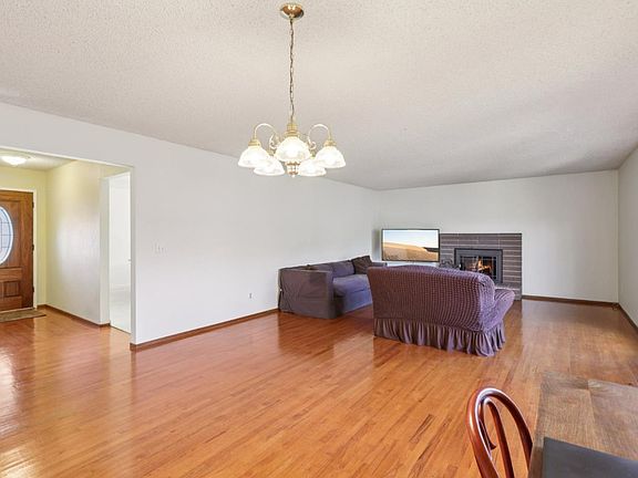 4th image of 3055 Bostick Ave