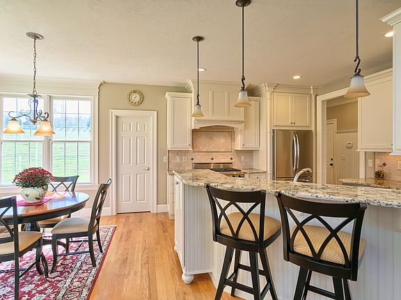 5th image of 11 Appaloosa Dr