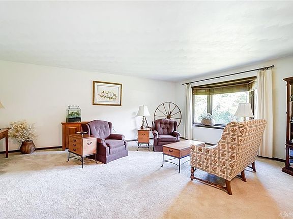 4th image of 176 Cambria Dr