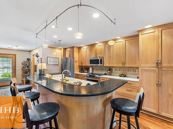 5th image of 5375 Mariners Cove Dr Unit 104