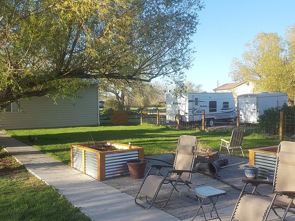 3rd image of 1061 Suburban Dr