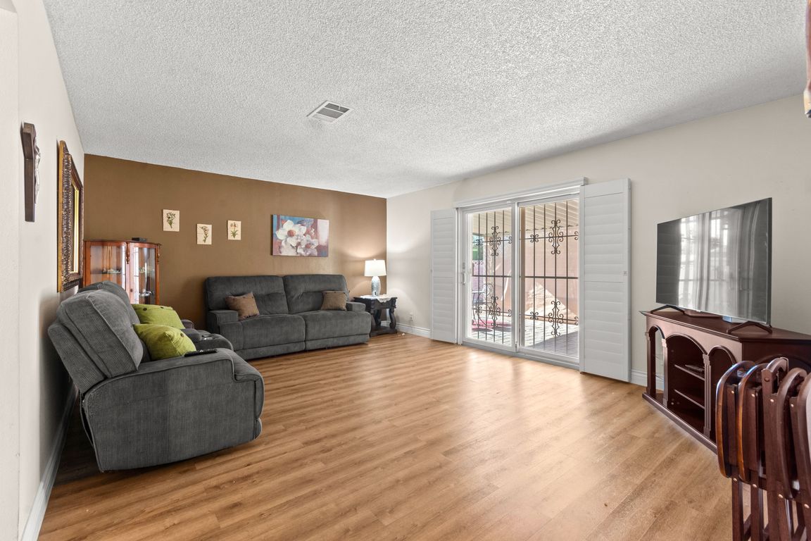 next background image