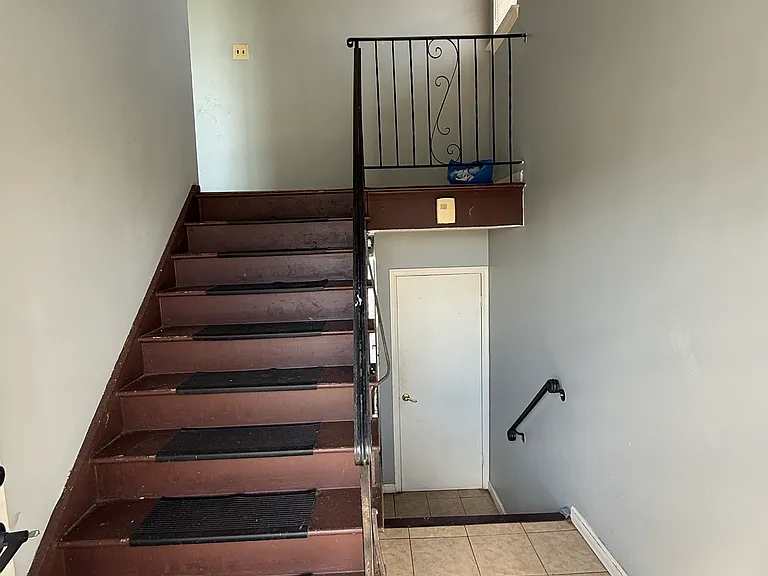 4 Holmes St — Photo 3
