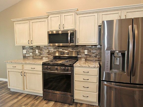 5th image of 3890 E Presidential Dr