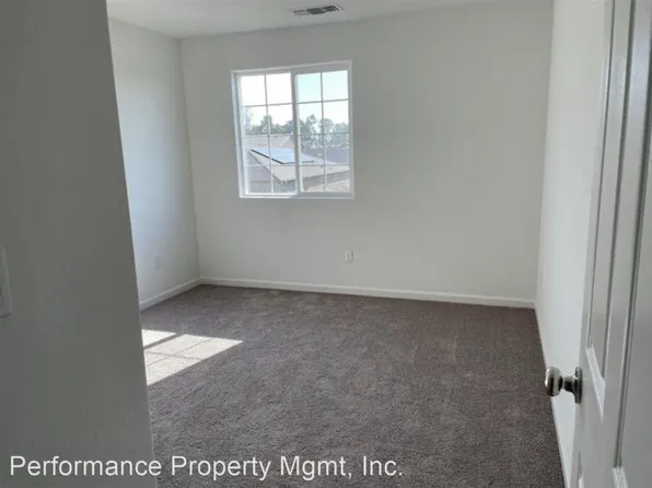6698 E Adena Ave, Fresno, CA 93727