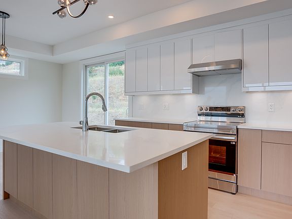 2nd image of 5705 Heritage Dr #1