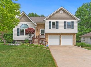 603 S Park Dr, Raymore, MO 64083