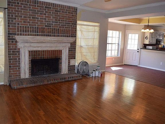 2nd image of 2114 Country Mile Ln
