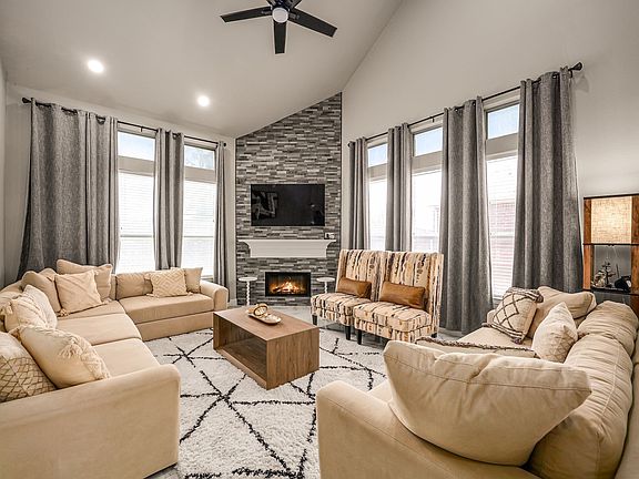 2nd image of 1055 Crystal Lake Dr