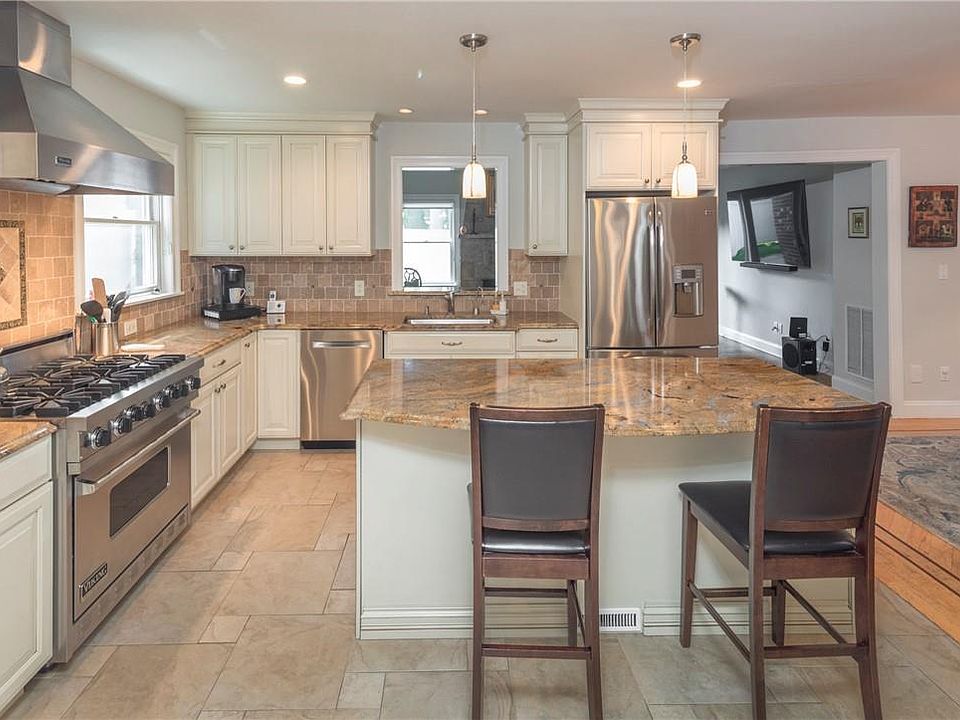 1st image of 86 Overlook Avenue