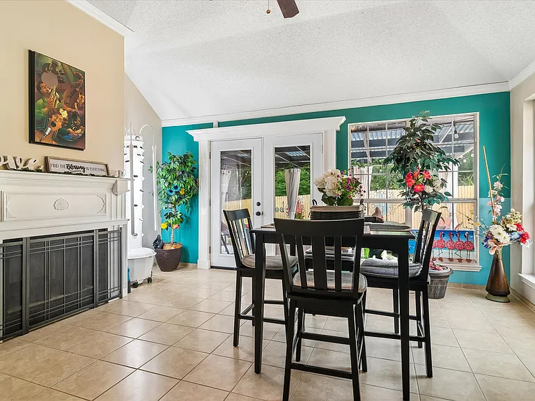 804 Clover Hill Ln — Photo 6