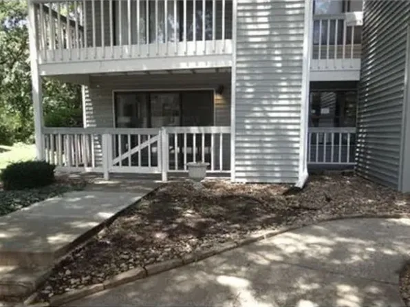 8822 W 106th Ter, Overland Park, KS 66212