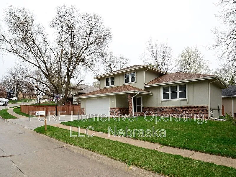 3 bed, 3.0 bath, 2011 sqft, $2,250 — Photo 2
