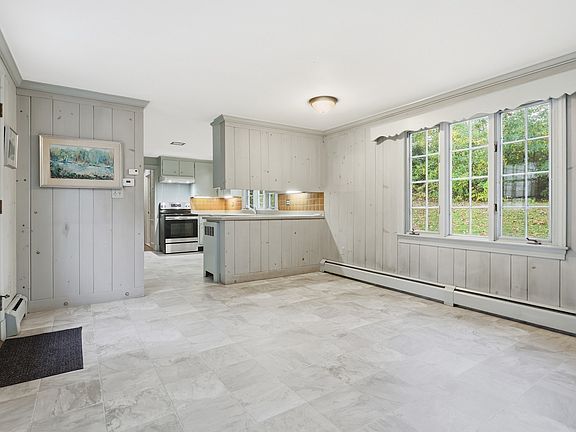 5th image of 105 Foster St #0