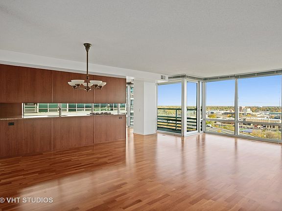 4th image of 9715 Woods Dr Unit 1611
