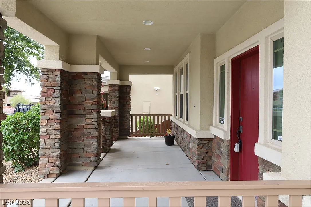 5 bed, 4.0 bath, 3365 sqft, $3,950 — Photo 2