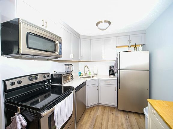 2nd image of 10-12 Curtis St #2