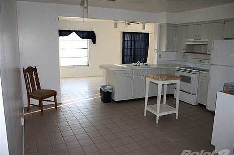 3rd image of 1325 Poplar Ave