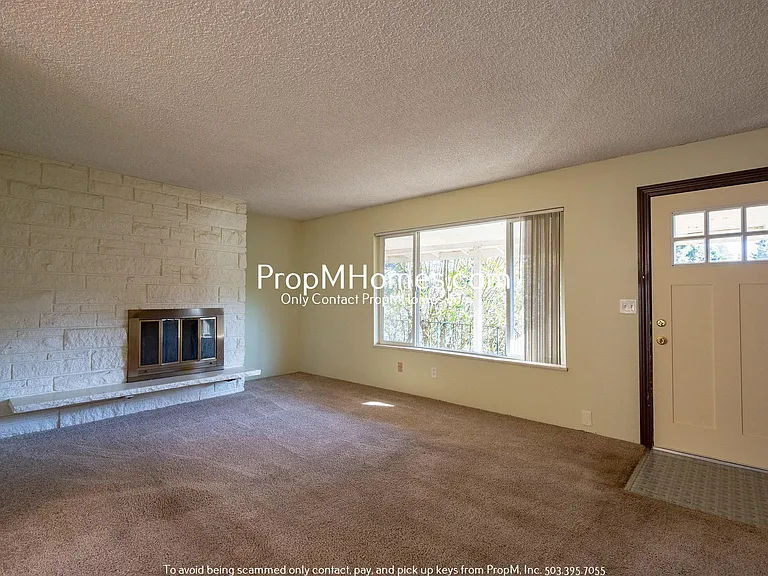 313 East St — Photo 1