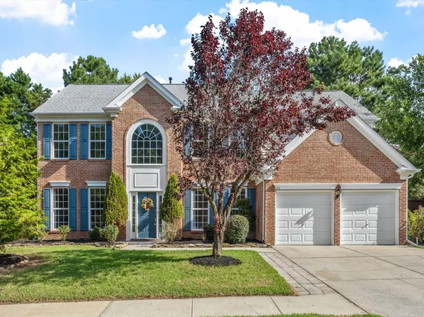 611 Sherwood Forest Pl, Cary, NC 27519