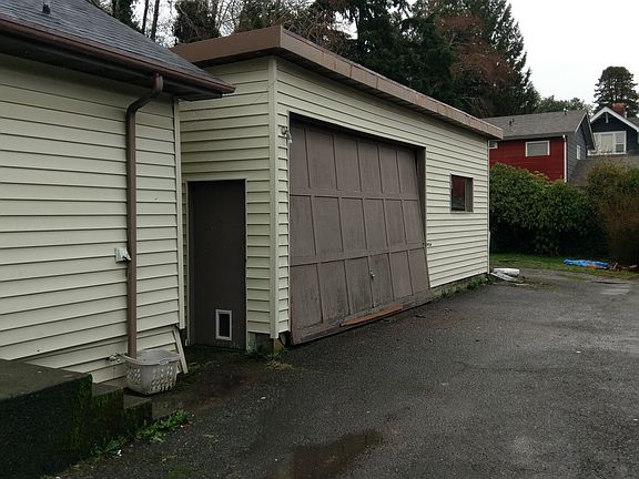 Garage w/ Shop