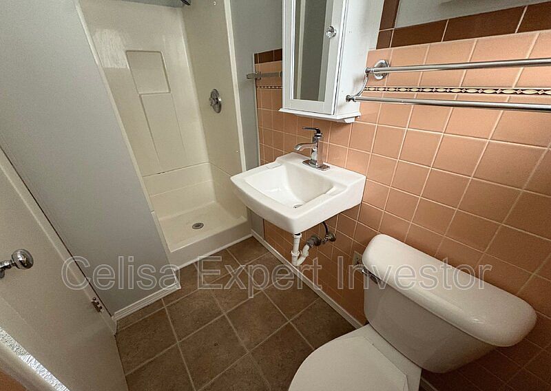 2nd image of 342 Lincoln Hwy E APT 2