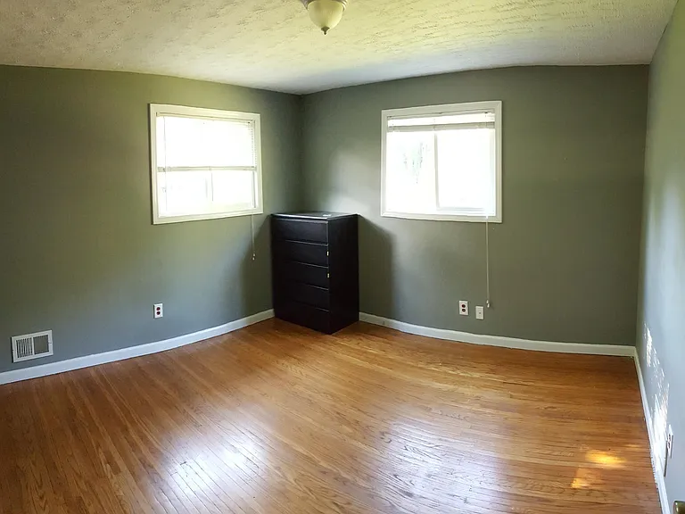 170 Thompson Rd — Photo 6